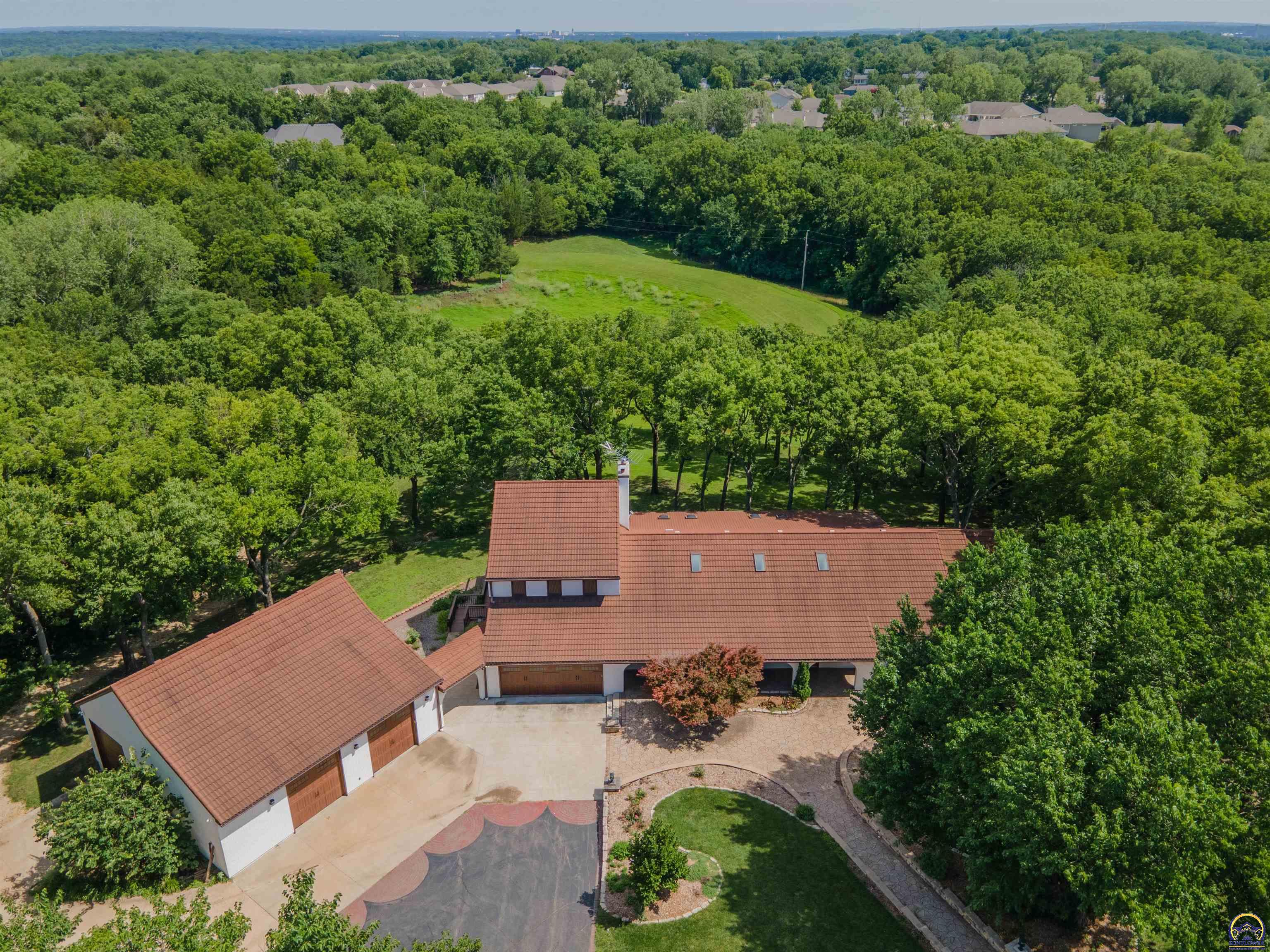 Topeka, Kansas 66618, United States, 5 Bedrooms Bedrooms, ,5 BathroomsBathrooms,Residential,Pending,53424