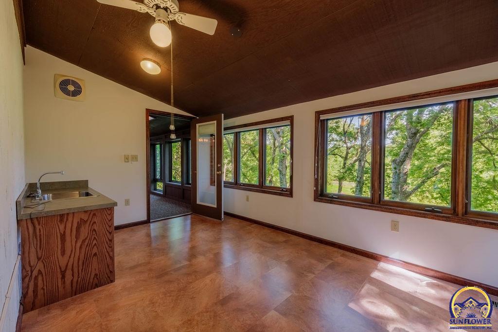 Topeka, Kansas 66618, United States, 5 Bedrooms Bedrooms, ,5 BathroomsBathrooms,Residential,Pending,53424