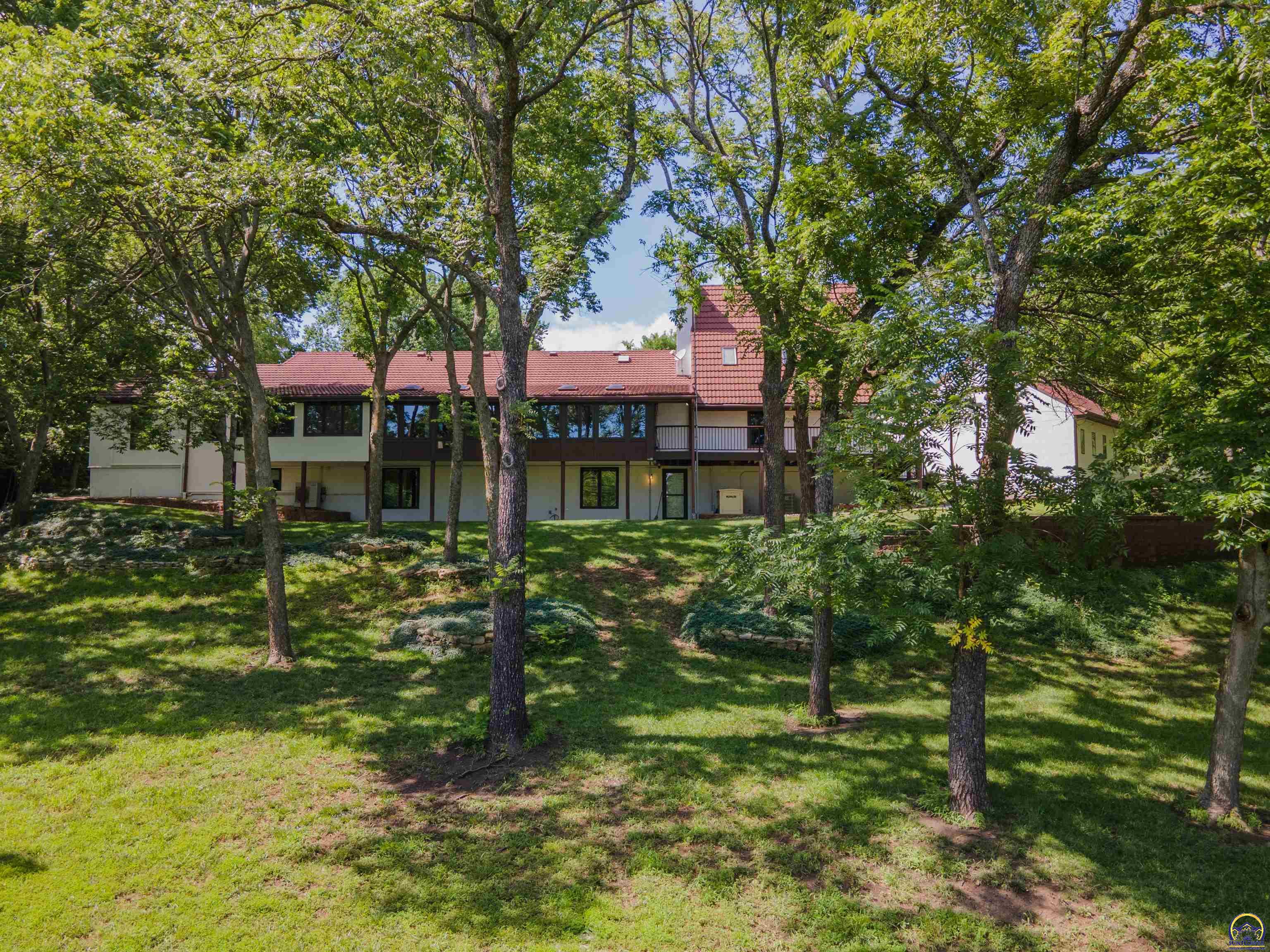 Topeka, Kansas 66618, United States, 5 Bedrooms Bedrooms, ,5 BathroomsBathrooms,Residential,Pending,53424