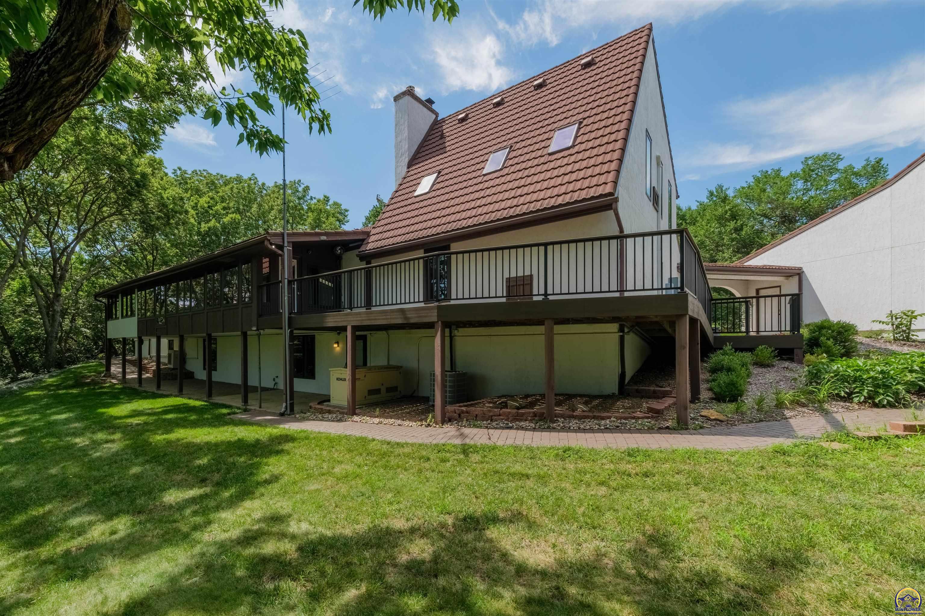 Topeka, Kansas 66618, United States, 5 Bedrooms Bedrooms, ,5 BathroomsBathrooms,Residential,Pending,53424