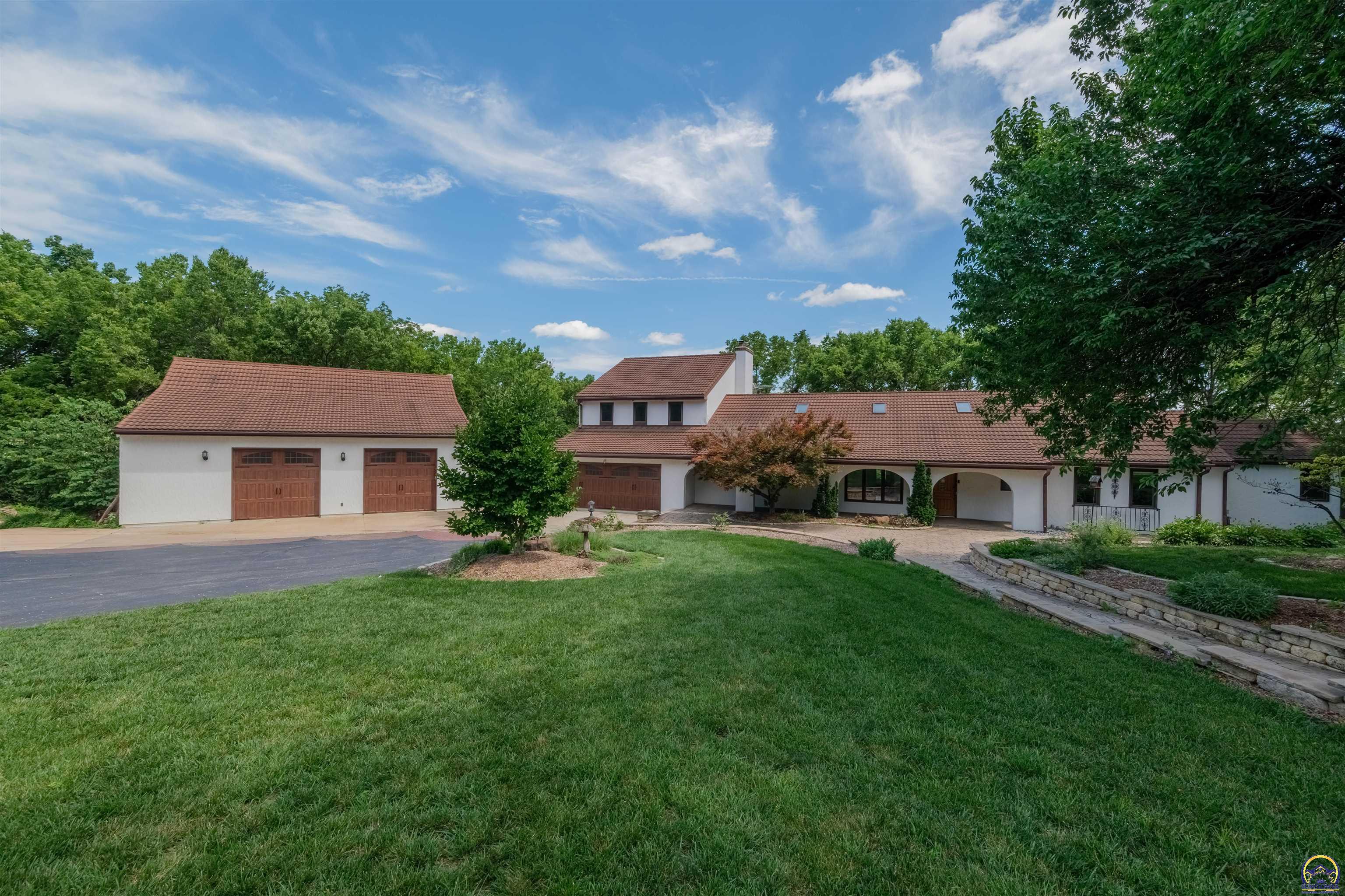 Topeka, Kansas 66618, United States, 5 Bedrooms Bedrooms, ,5 BathroomsBathrooms,Residential,Pending,53424