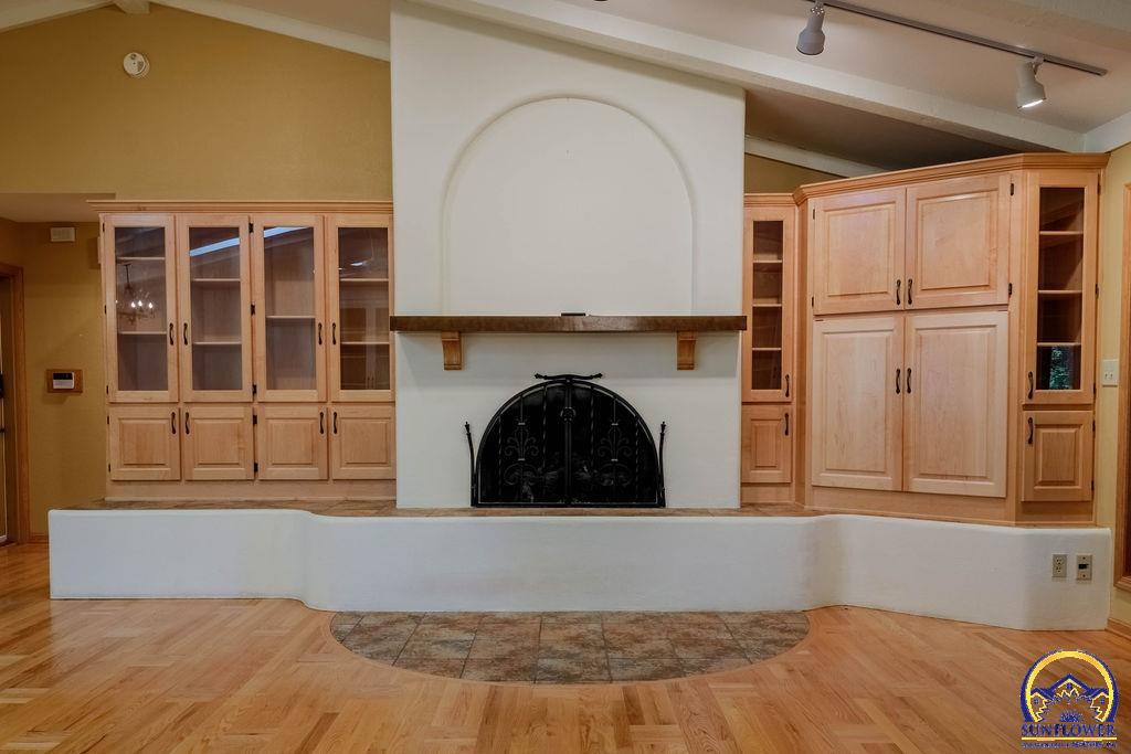 Topeka, Kansas 66618, United States, 5 Bedrooms Bedrooms, ,5 BathroomsBathrooms,Residential,Pending,53424