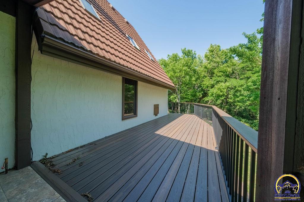 Topeka, Kansas 66618, United States, 5 Bedrooms Bedrooms, ,5 BathroomsBathrooms,Residential,Pending,53424