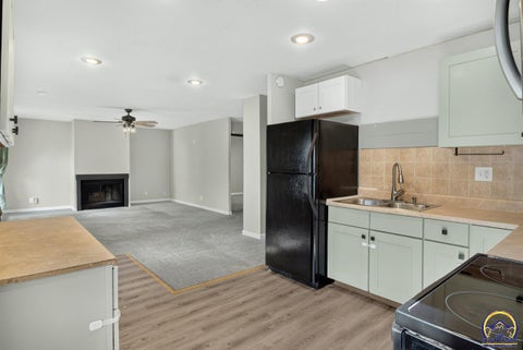 Tiny photo for 2833 SW Hillcrest Rd, Topeka, KS 66614 (MLS # 245960)