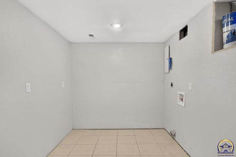 Tiny photo for 2833 SW Hillcrest Rd, Topeka, KS 66614 (MLS # 245960)