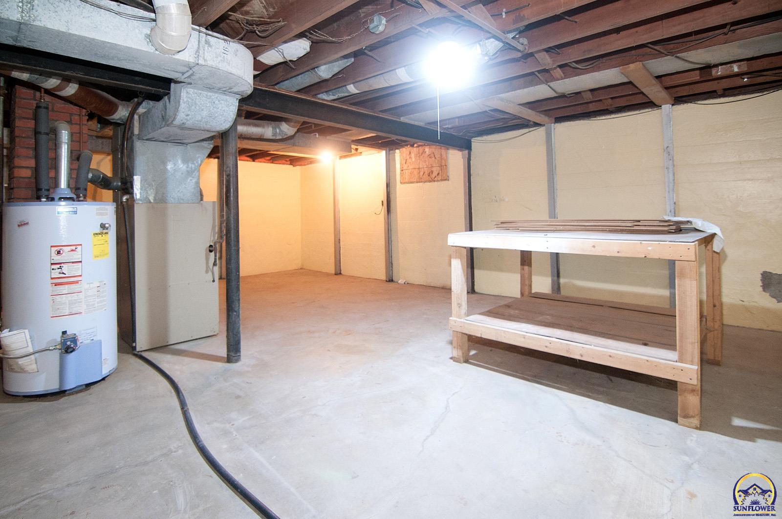 Topeka, Kansas, United States, 3 Bedrooms Bedrooms, ,2 BathroomsBathrooms,Residential,Pending,26268