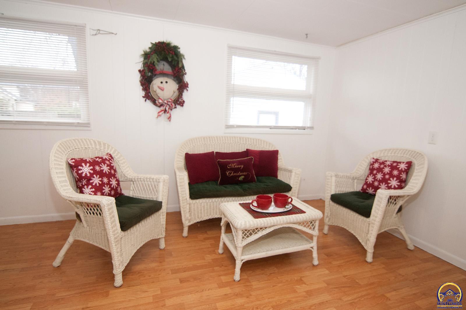 Topeka, Kansas, United States, 3 Bedrooms Bedrooms, ,2 BathroomsBathrooms,Residential,Pending,26268