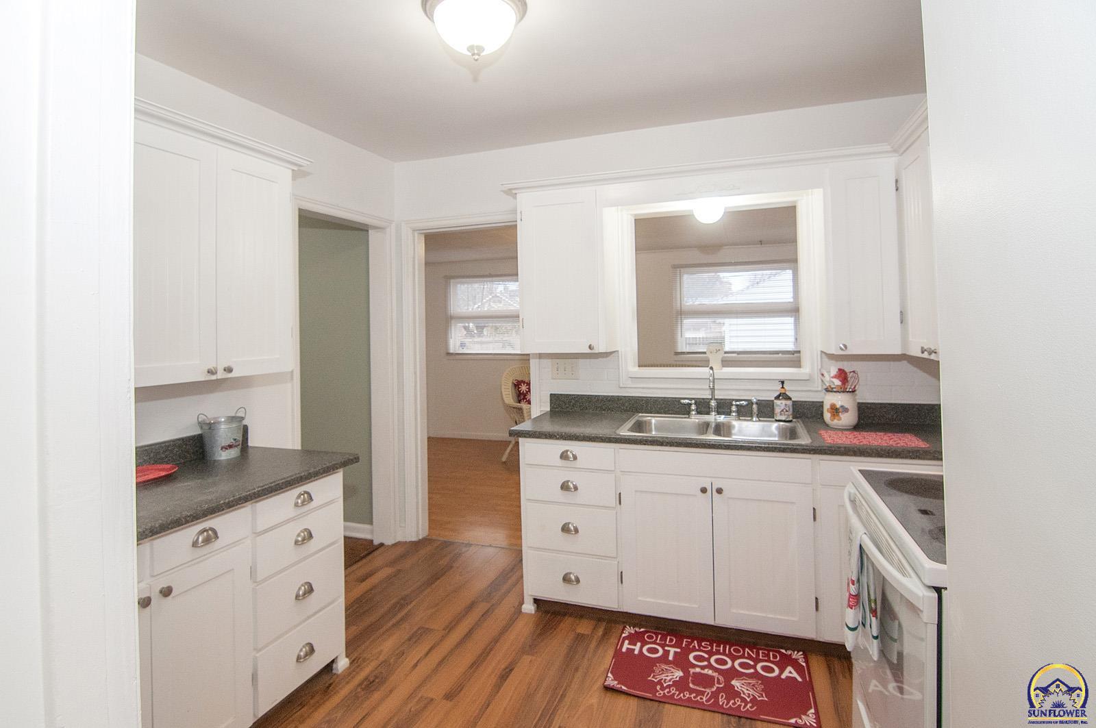 Topeka, Kansas, United States, 3 Bedrooms Bedrooms, ,2 BathroomsBathrooms,Residential,Pending,26268