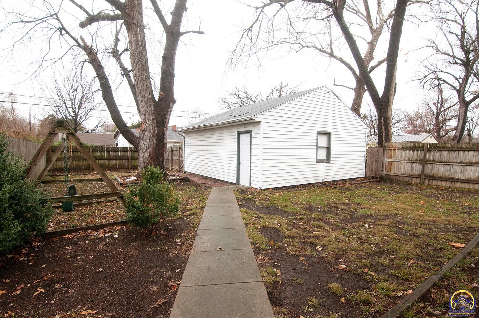 Topeka, Kansas, United States, 3 Bedrooms Bedrooms, ,2 BathroomsBathrooms,Residential,Pending,26268