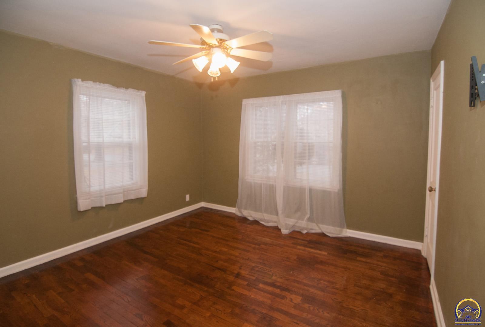 Topeka, Kansas, United States, 3 Bedrooms Bedrooms, ,2 BathroomsBathrooms,Residential,Pending,26268