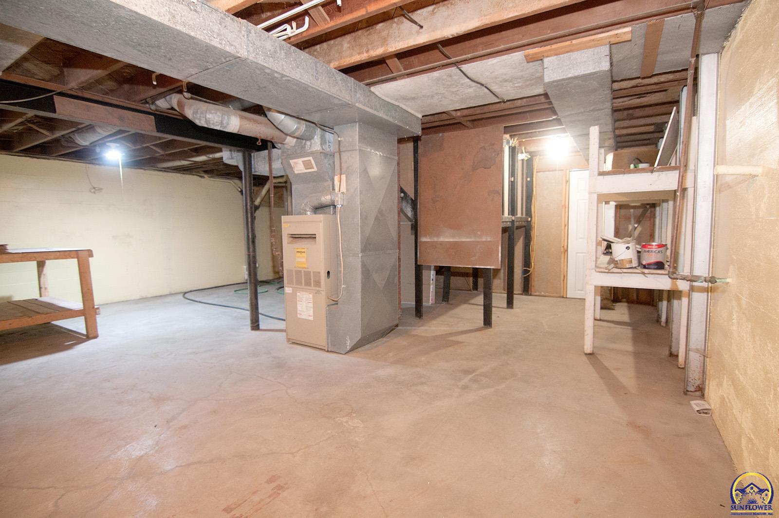 Topeka, Kansas, United States, 3 Bedrooms Bedrooms, ,2 BathroomsBathrooms,Residential,Pending,26268