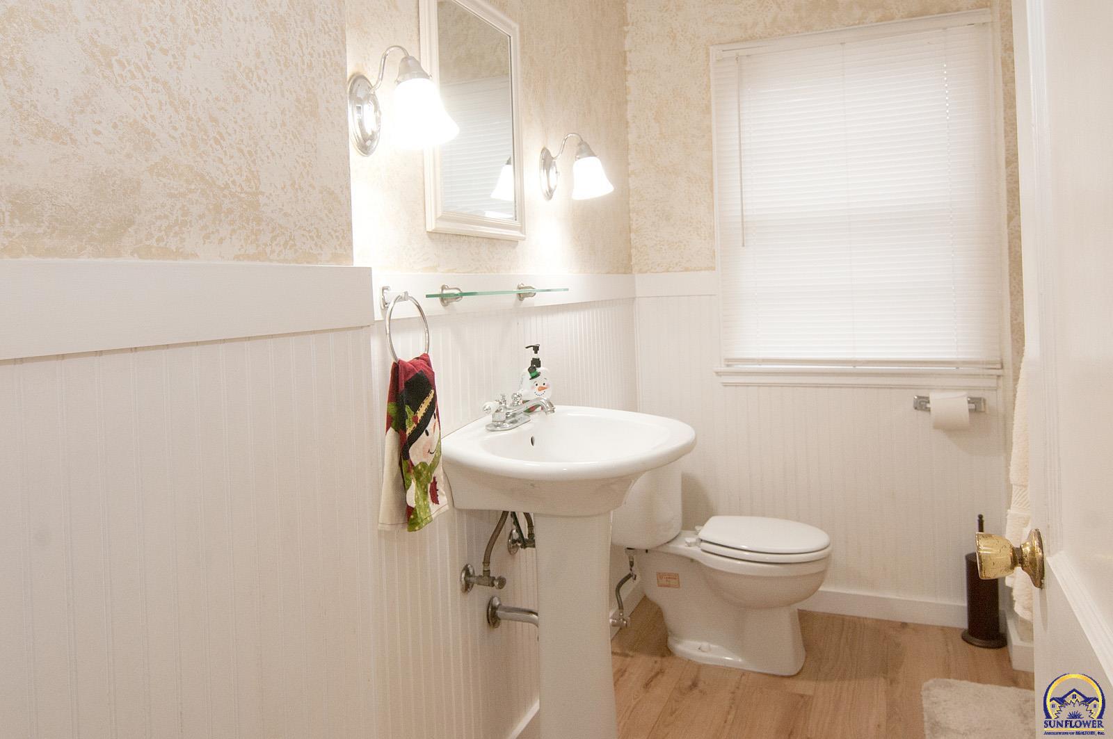 Topeka, Kansas, United States, 3 Bedrooms Bedrooms, ,2 BathroomsBathrooms,Residential,Pending,26268