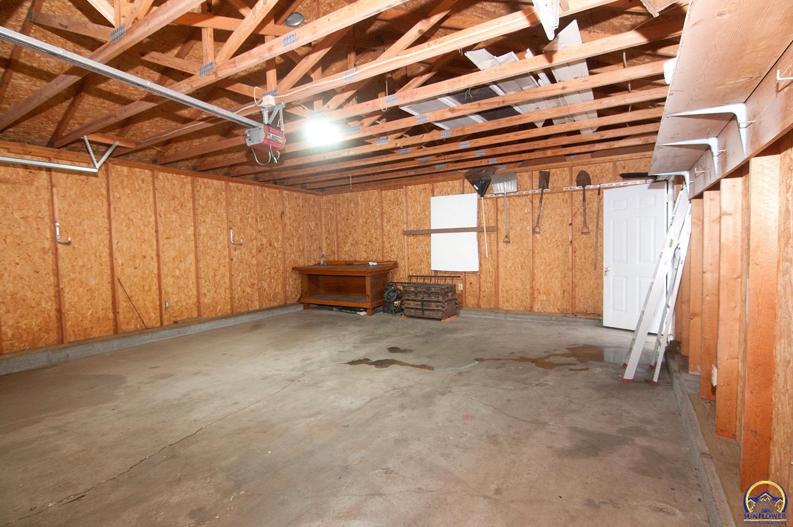 Topeka, Kansas, United States, 3 Bedrooms Bedrooms, ,2 BathroomsBathrooms,Residential,Pending,26268