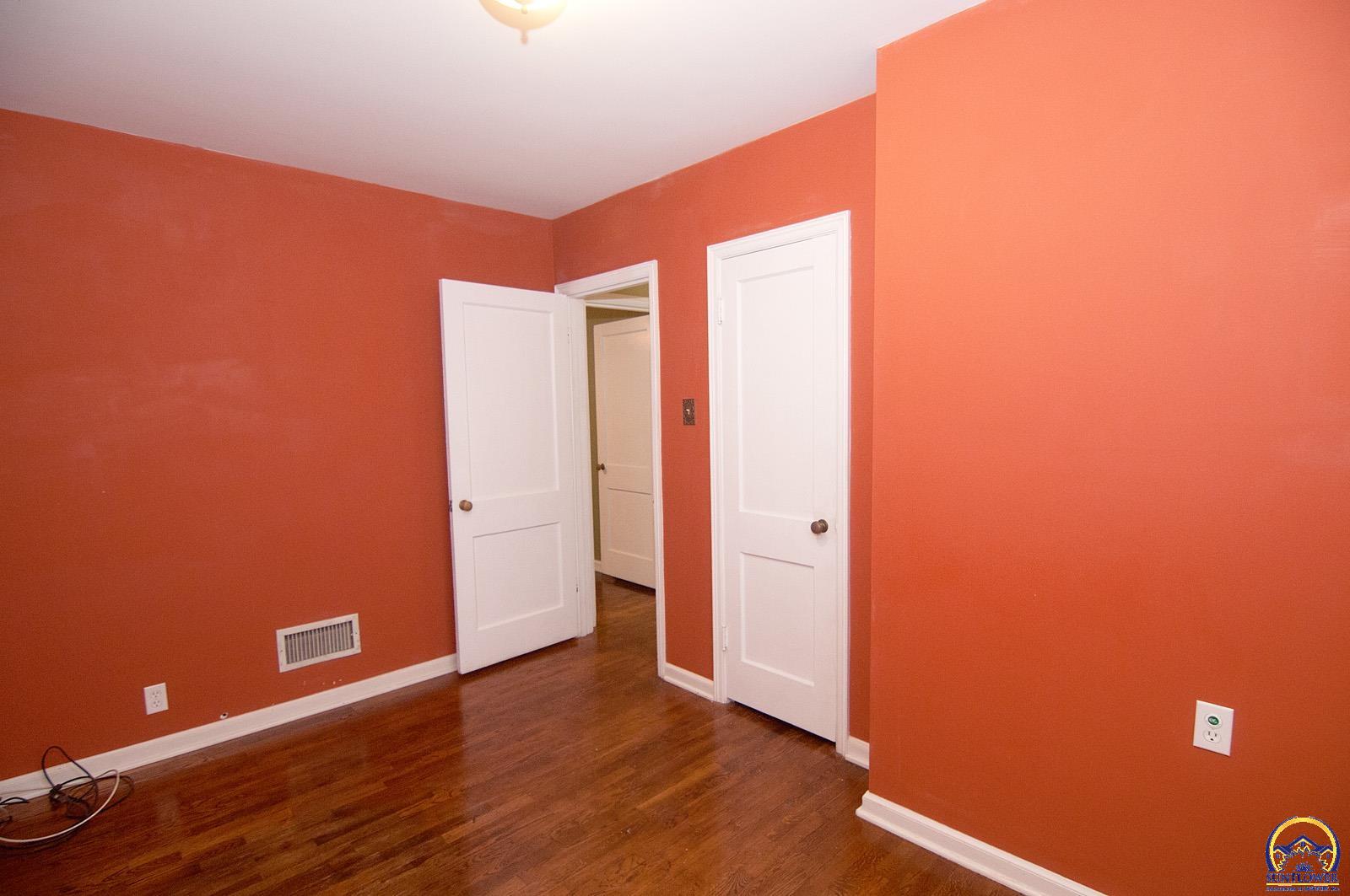 Topeka, Kansas, United States, 3 Bedrooms Bedrooms, ,2 BathroomsBathrooms,Residential,Pending,26268