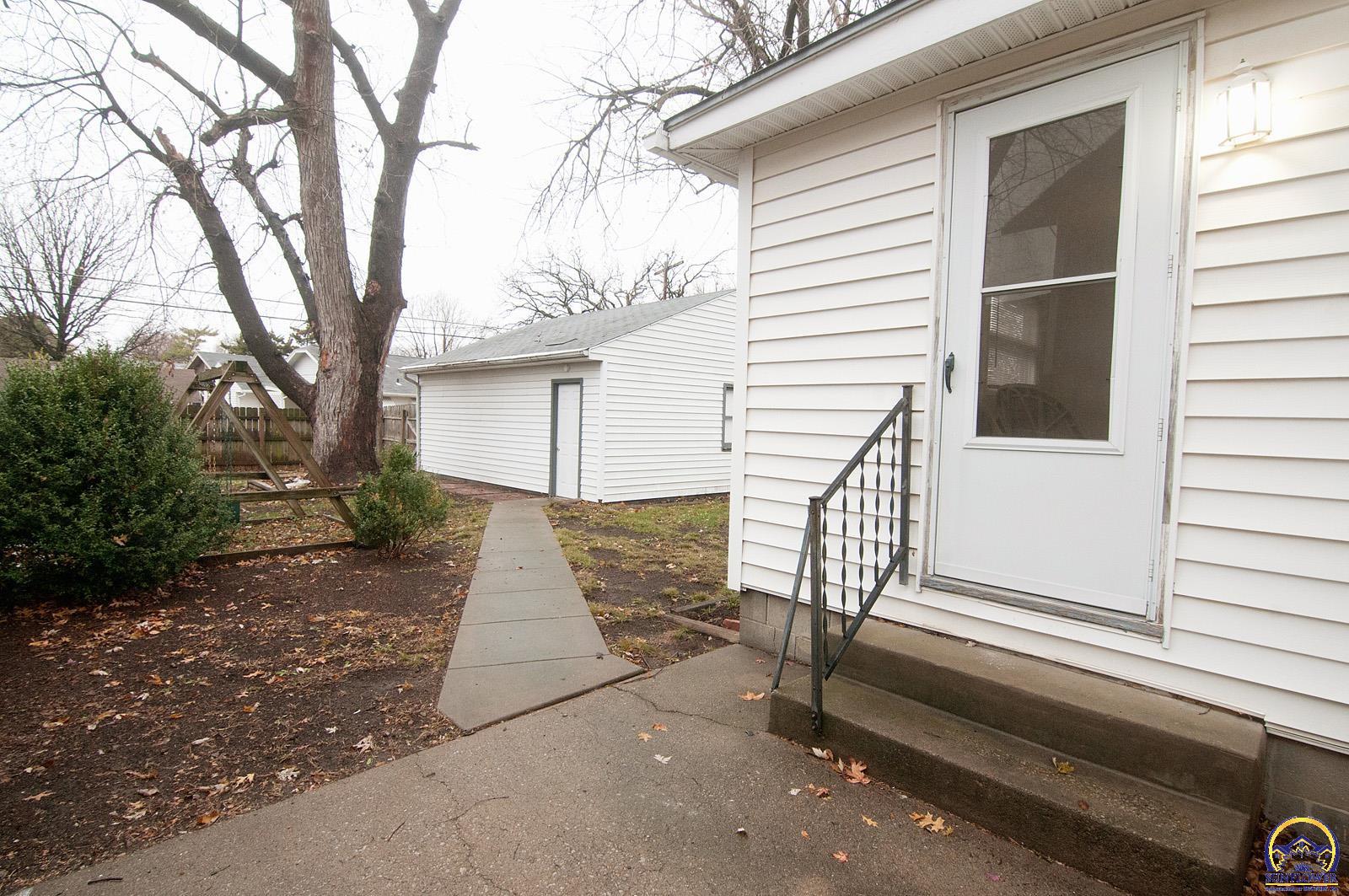 Topeka, Kansas, United States, 3 Bedrooms Bedrooms, ,2 BathroomsBathrooms,Residential,Pending,26268