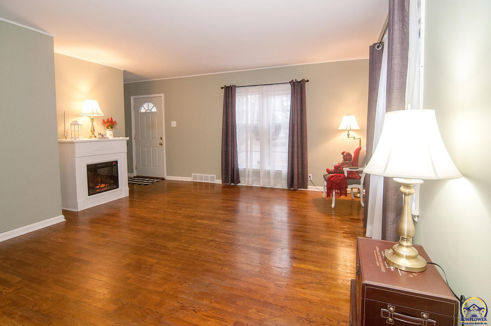 Topeka, Kansas, United States, 3 Bedrooms Bedrooms, ,2 BathroomsBathrooms,Residential,Pending,26268