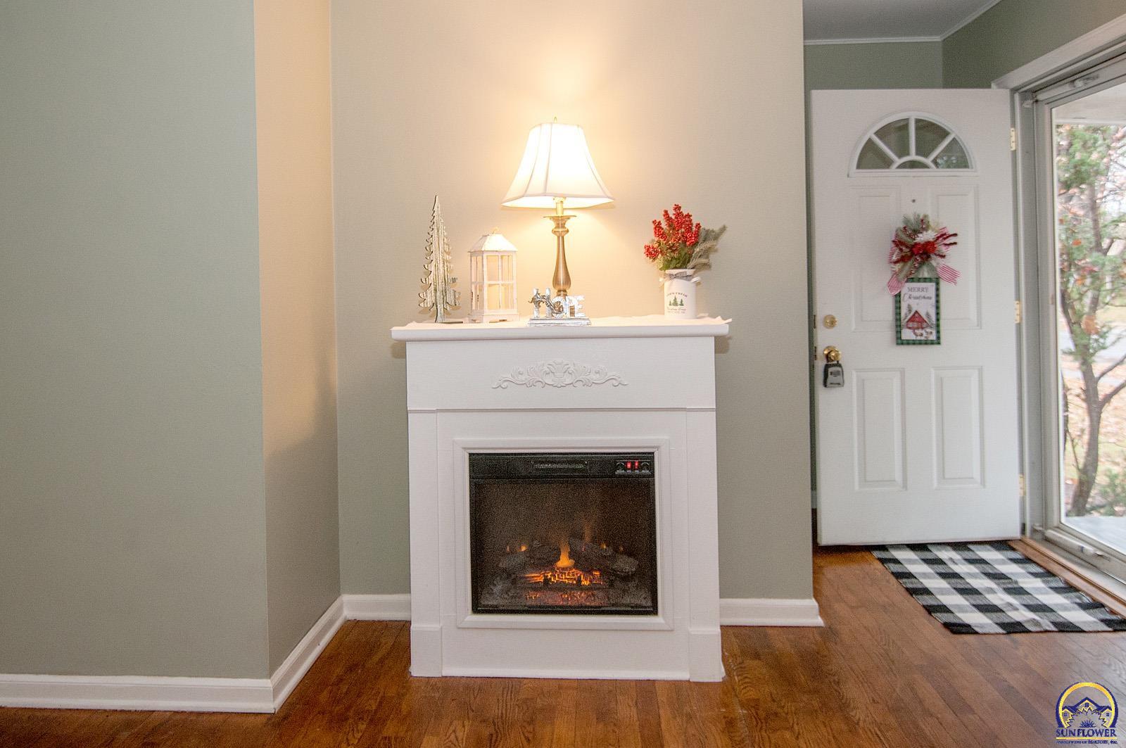 Topeka, Kansas, United States, 3 Bedrooms Bedrooms, ,2 BathroomsBathrooms,Residential,Pending,26268