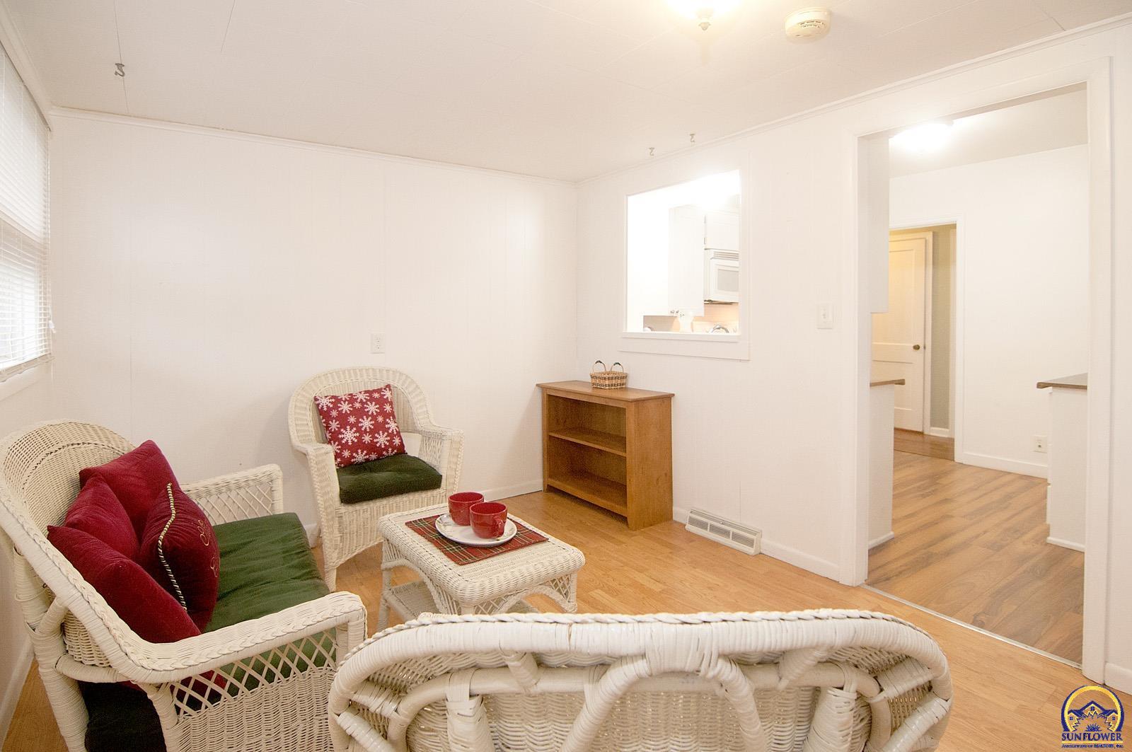 Topeka, Kansas, United States, 3 Bedrooms Bedrooms, ,2 BathroomsBathrooms,Residential,Pending,26268