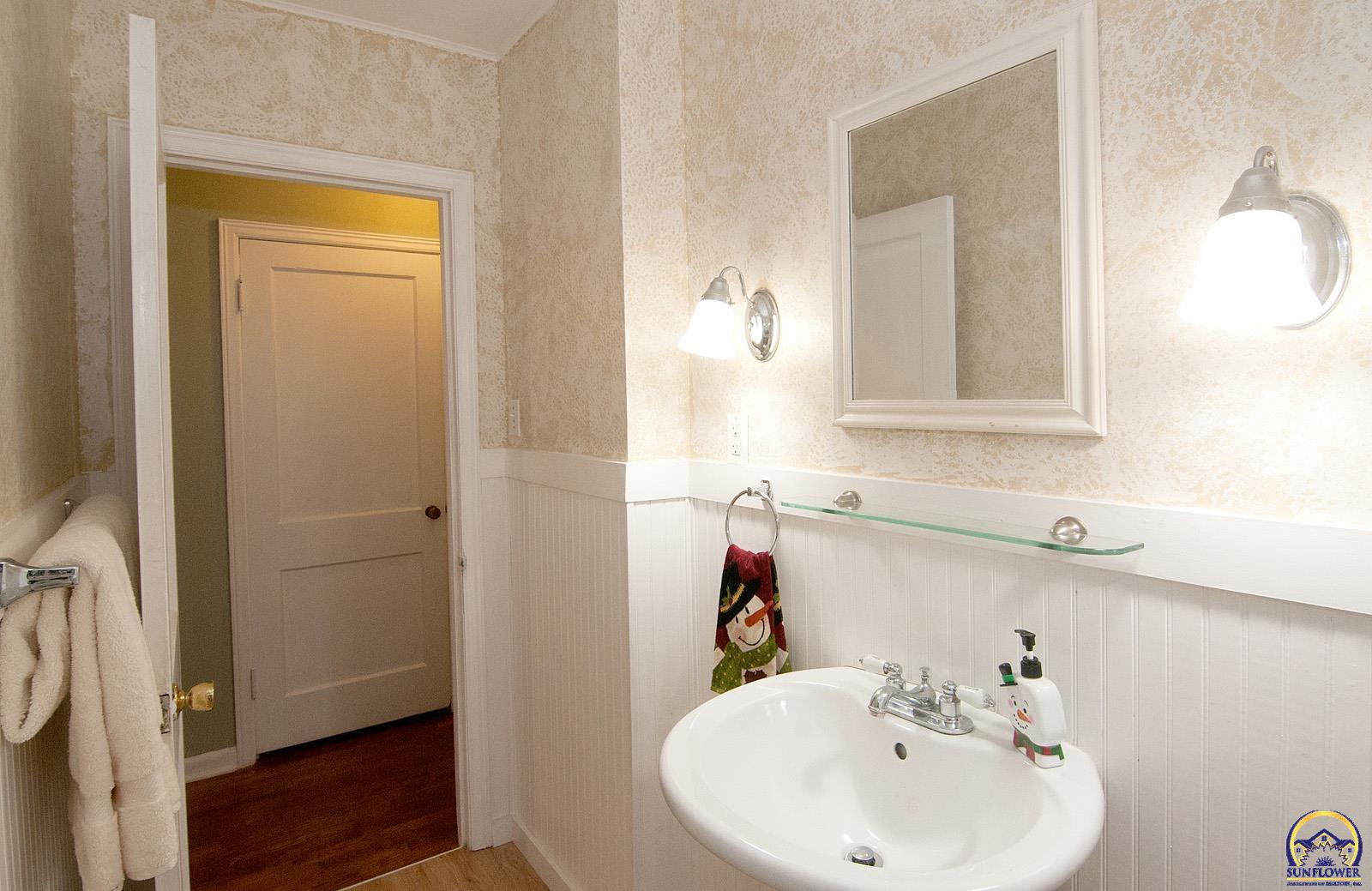 Topeka, Kansas, United States, 3 Bedrooms Bedrooms, ,2 BathroomsBathrooms,Residential,Pending,26268