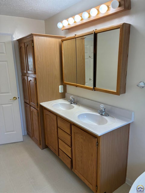 Tiny photo for 1216 N Seminole Dr, St. Marys, KS 66536 (MLS # 244213)