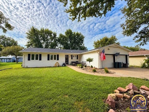Photo of 207 Osage Ave, Hiawatha, KS 66434 (MLS # 246811)
