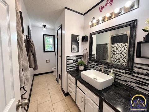 Tiny photo for 207 Osage Ave, Hiawatha, KS 66434 (MLS # 246811)