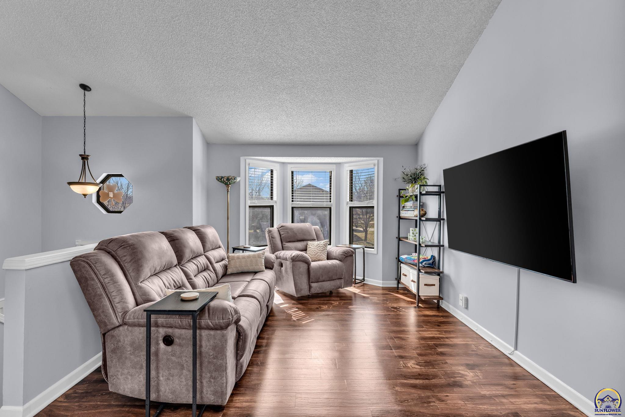 Topeka, Kansas 66614, United States, 3 Bedrooms Bedrooms, ,2 BathroomsBathrooms,Residential,Pending,86277