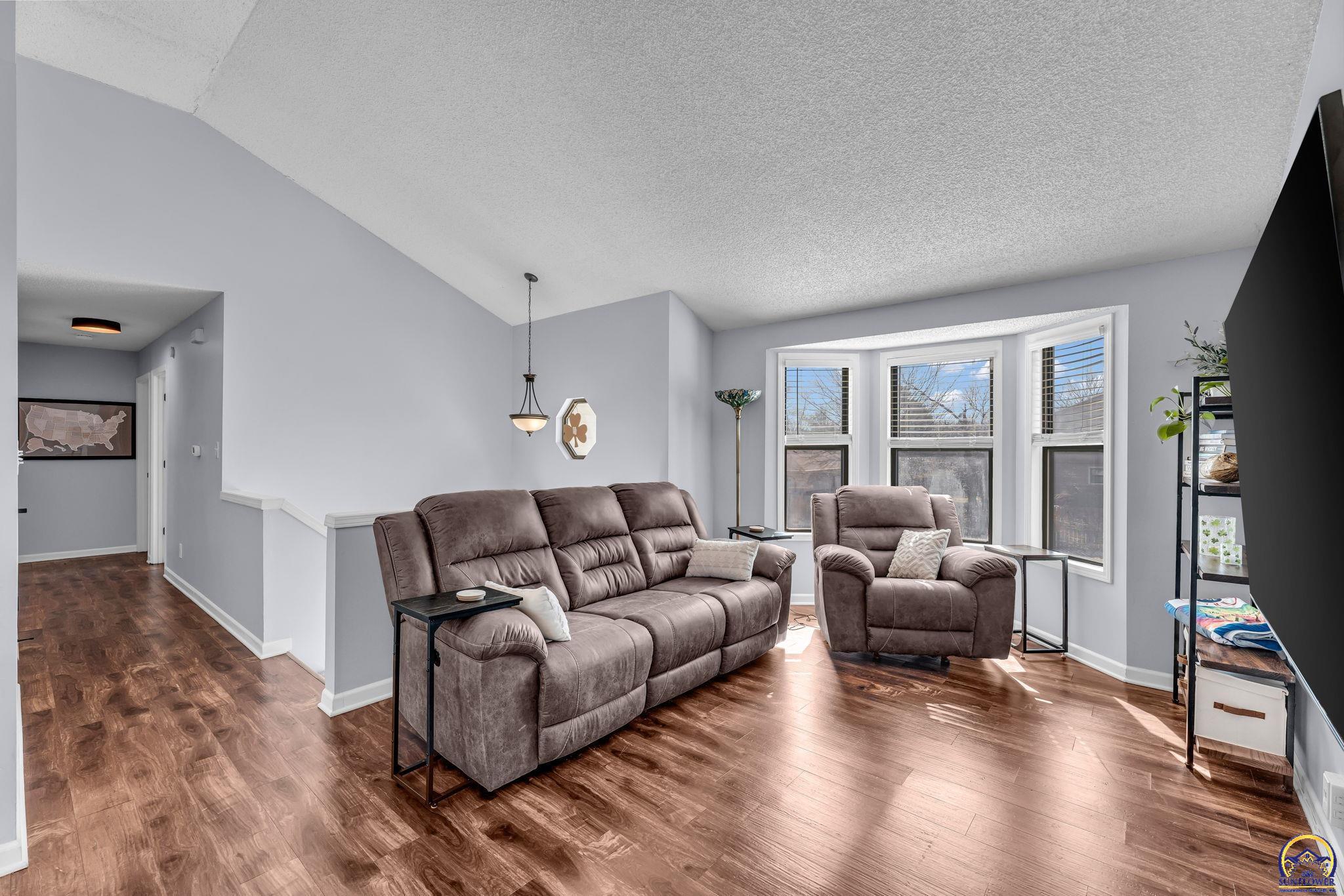 Topeka, Kansas 66614, United States, 3 Bedrooms Bedrooms, ,2 BathroomsBathrooms,Residential,Pending,86277