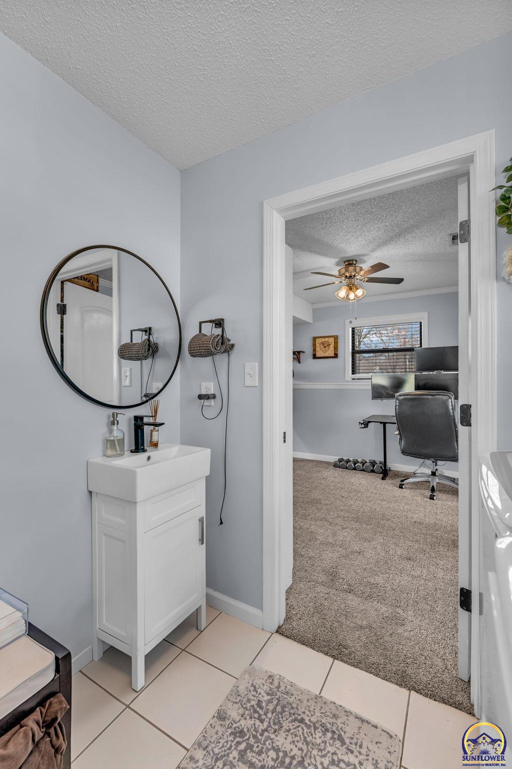 Topeka, Kansas 66614, United States, 3 Bedrooms Bedrooms, ,2 BathroomsBathrooms,Residential,Pending,86277