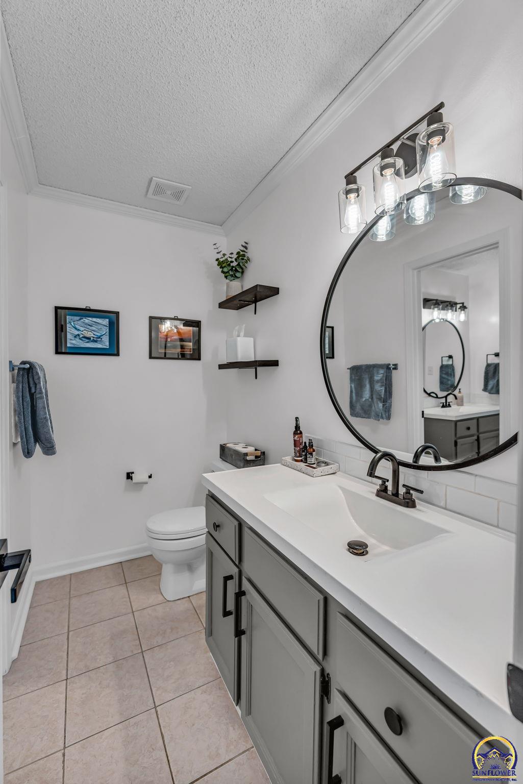 Topeka, Kansas 66614, United States, 3 Bedrooms Bedrooms, ,2 BathroomsBathrooms,Residential,Pending,86277