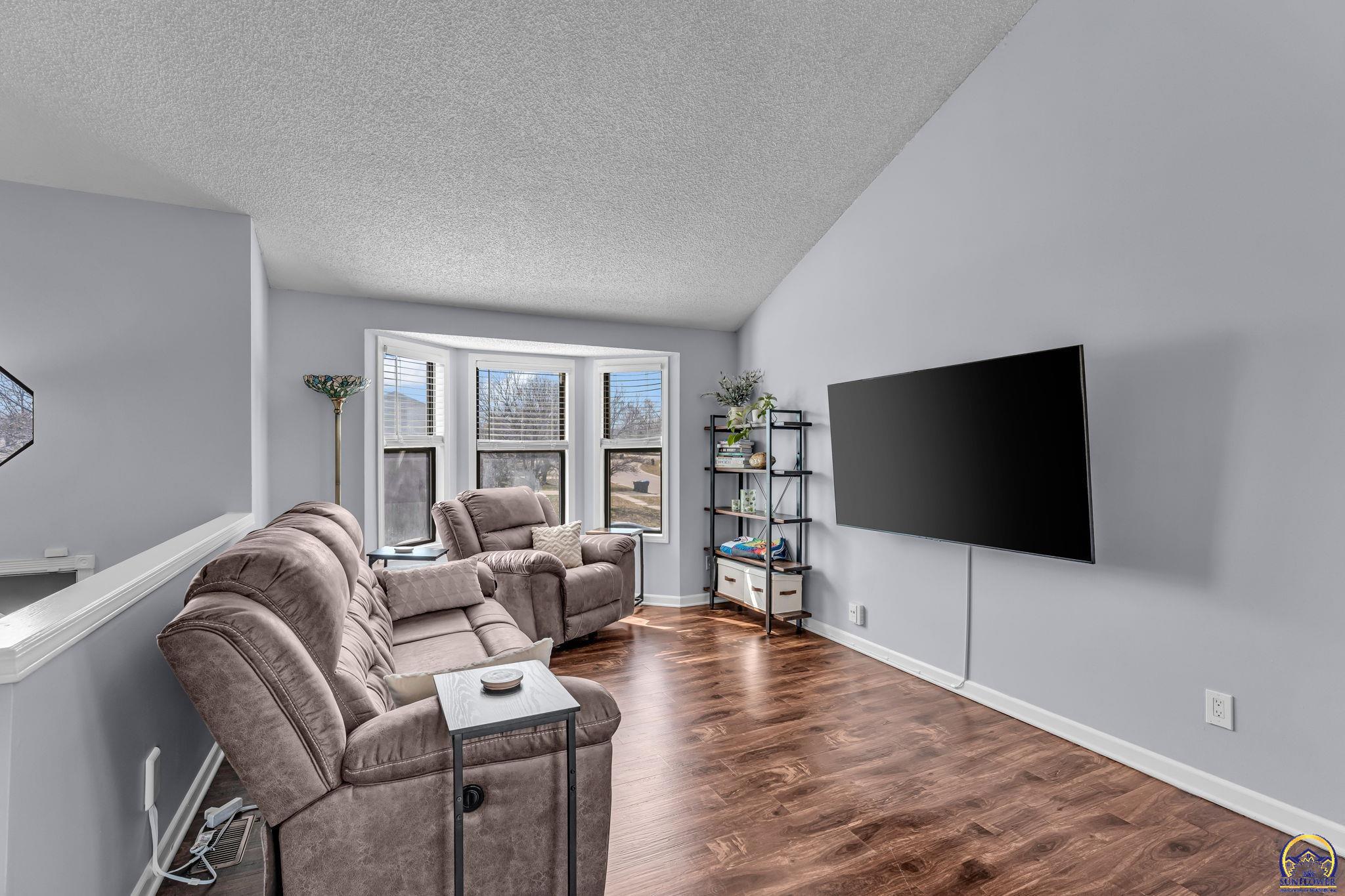 Topeka, Kansas 66614, United States, 3 Bedrooms Bedrooms, ,2 BathroomsBathrooms,Residential,Pending,86277