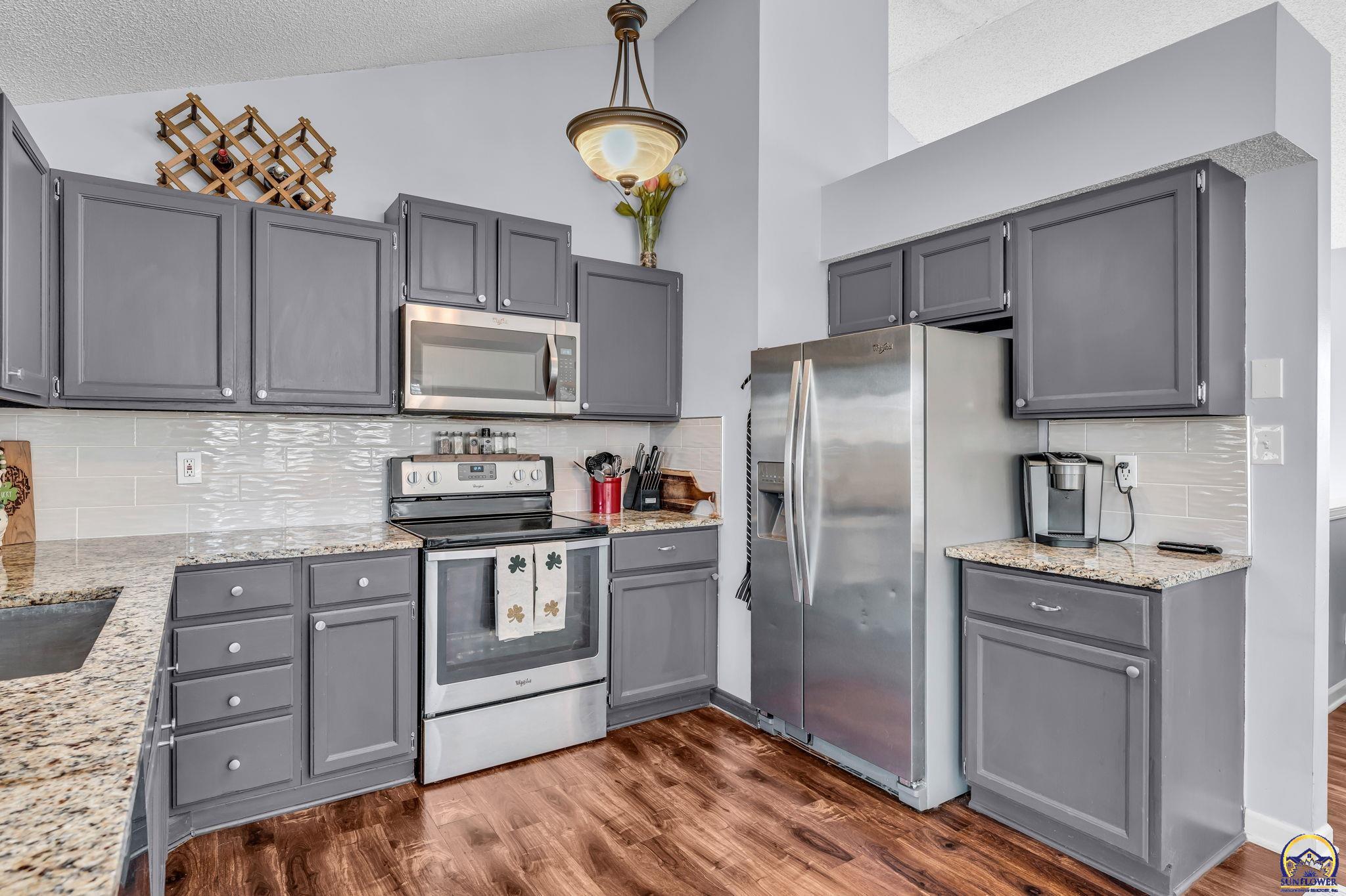 Topeka, Kansas 66614, United States, 3 Bedrooms Bedrooms, ,2 BathroomsBathrooms,Residential,Pending,86277