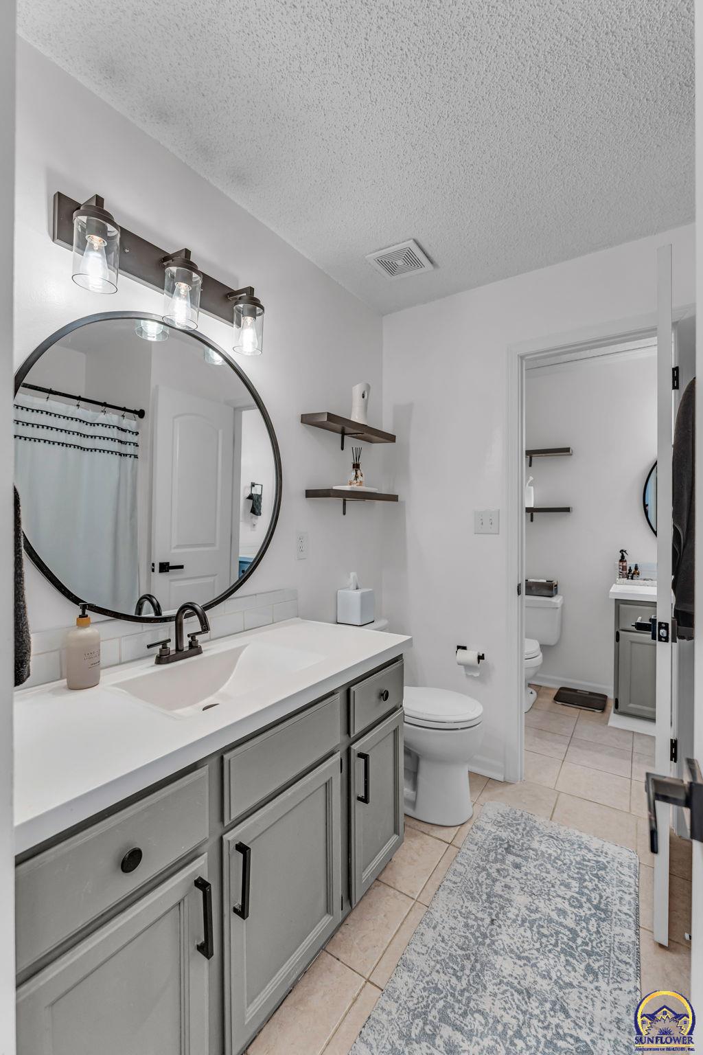 Topeka, Kansas 66614, United States, 3 Bedrooms Bedrooms, ,2 BathroomsBathrooms,Residential,Pending,86277