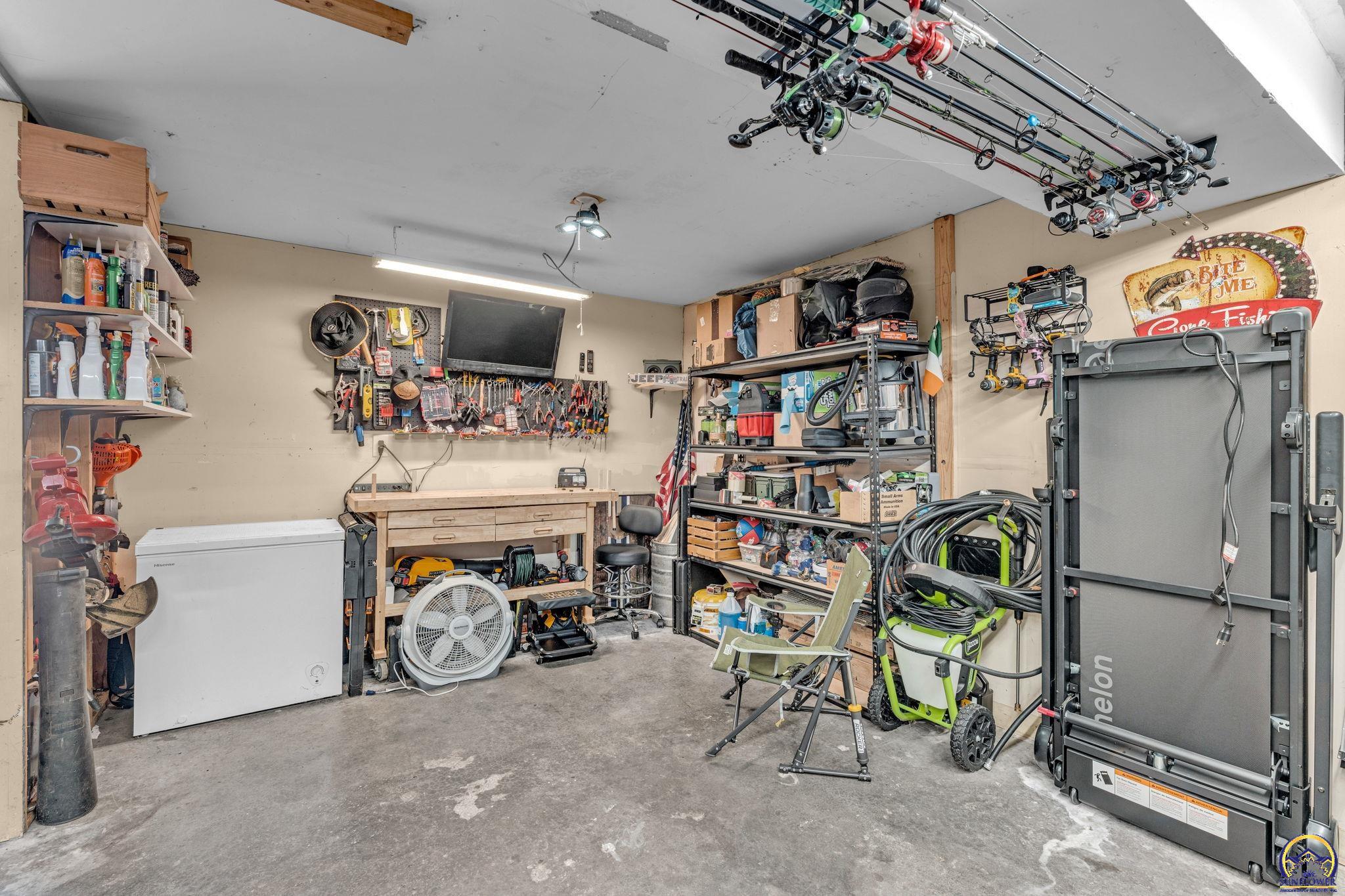 Topeka, Kansas 66614, United States, 3 Bedrooms Bedrooms, ,2 BathroomsBathrooms,Residential,Pending,86277