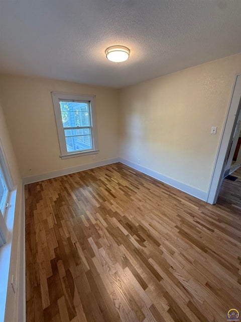 Tiny photo for 206 SW Kendall Ave, Topeka, KS 66606 (MLS # 244503)