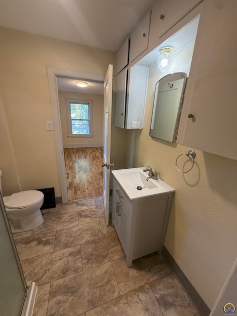 Tiny photo for 206 SW Kendall Ave, Topeka, KS 66606 (MLS # 244503)