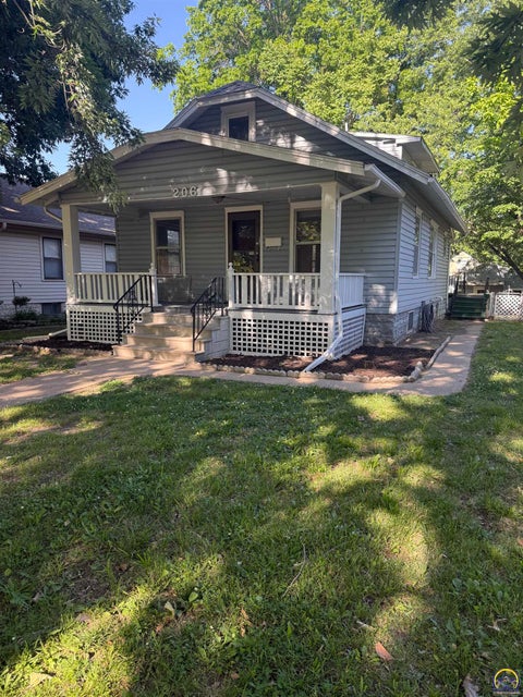 Tiny photo for 206 SW Kendall Ave, Topeka, KS 66606 (MLS # 244503)