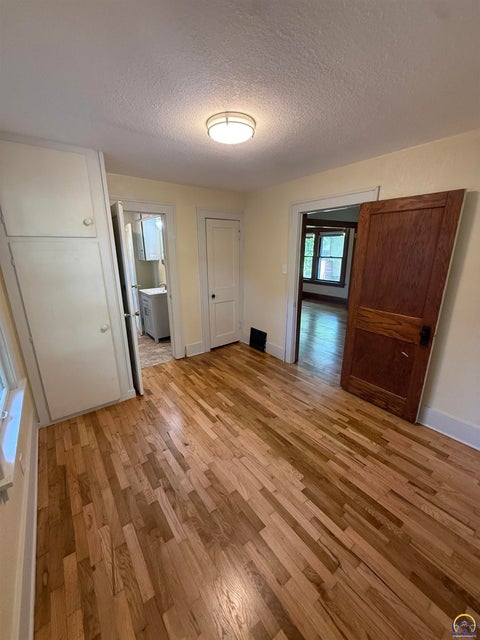 Tiny photo for 206 SW Kendall Ave, Topeka, KS 66606 (MLS # 244503)