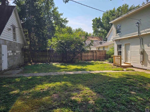 Tiny photo for 400 SW Orchard St, Topeka, KS 66606 (MLS # 244638)