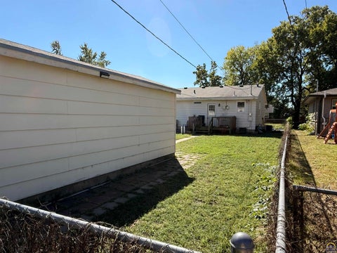 Tiny photo for 802 W 9th St, Junction City, KS 66441 (MLS # 246925)