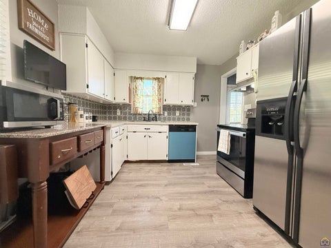 Tiny photo for 802 W 9th St, Junction City, KS 66441 (MLS # 246925)
