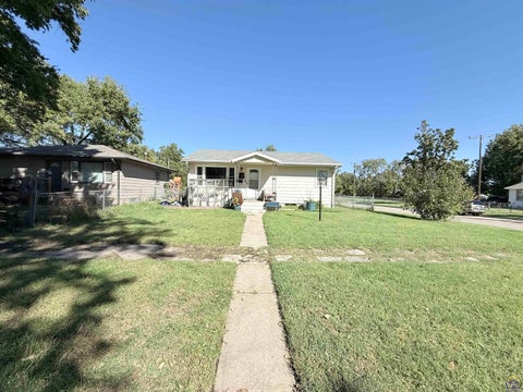 Tiny photo for 802 W 9th St, Junction City, KS 66441 (MLS # 246925)