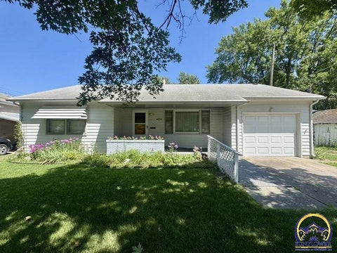 Photo of 607 N 7th St, Hiawatha, KS 66434 (MLS # 245665)