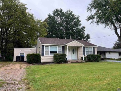 Photo of 3404 NW Rochester Rd, Topeka, KS 66617 (MLS # 246777)