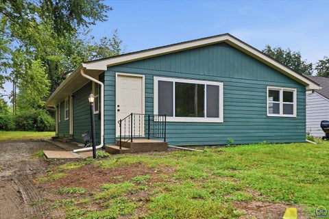 Photo of 3120 SW Arlington St, Topeka, KS 66606 (MLS # 246839)