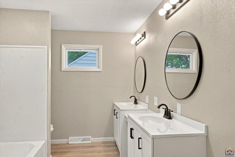 Tiny photo for 3120 SW Arlington St, Topeka, KS 66606 (MLS # 246839)