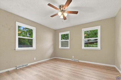 Tiny photo for 3120 SW Arlington St, Topeka, KS 66606 (MLS # 246839)