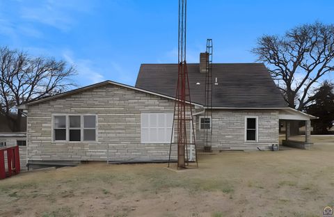 Photo of 501 E 3rd St, Eskridge, KS 66423 (MLS # 243050)