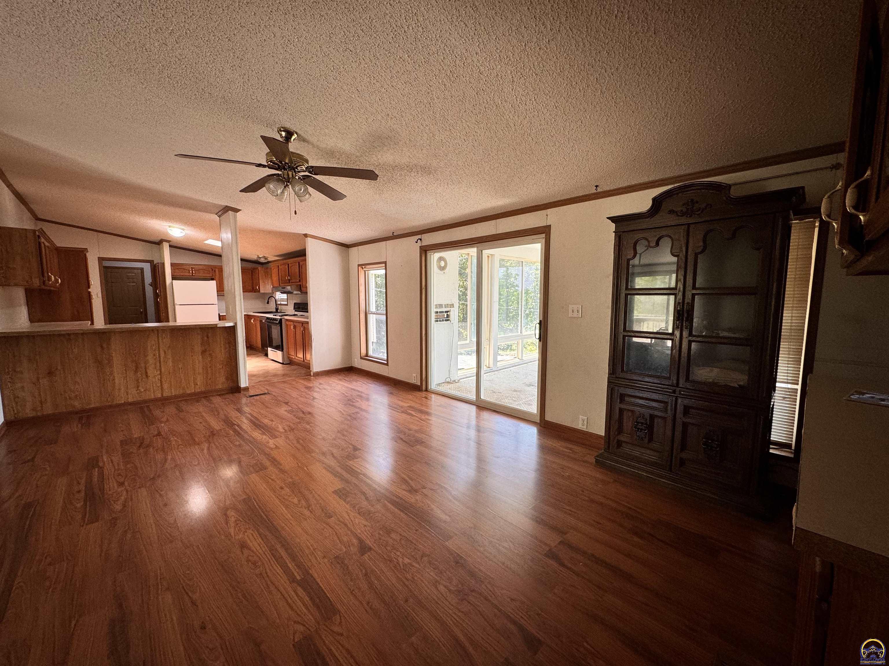 Ozawkie, Kansas 66070, United States, 5 Bedrooms Bedrooms, ,4 BathroomsBathrooms,Residential,Pending,55379