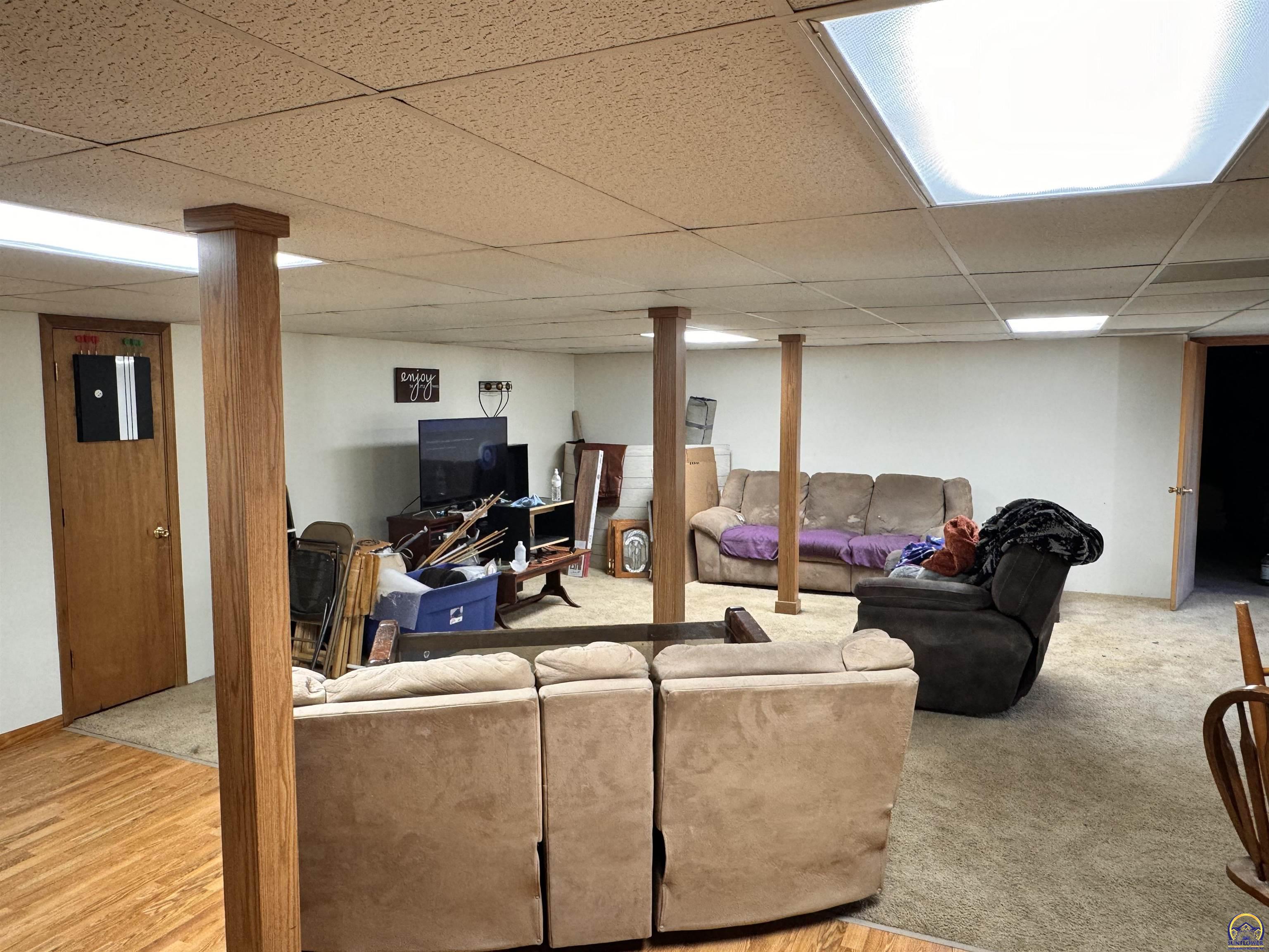 Ozawkie, Kansas 66070, United States, 5 Bedrooms Bedrooms, ,4 BathroomsBathrooms,Residential,Pending,55379